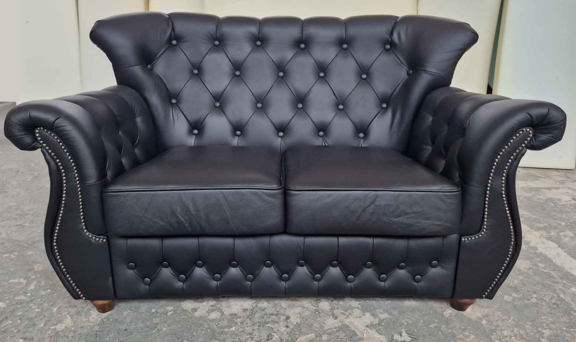 Chesterfield Monk 2-es brkanap fekete K70